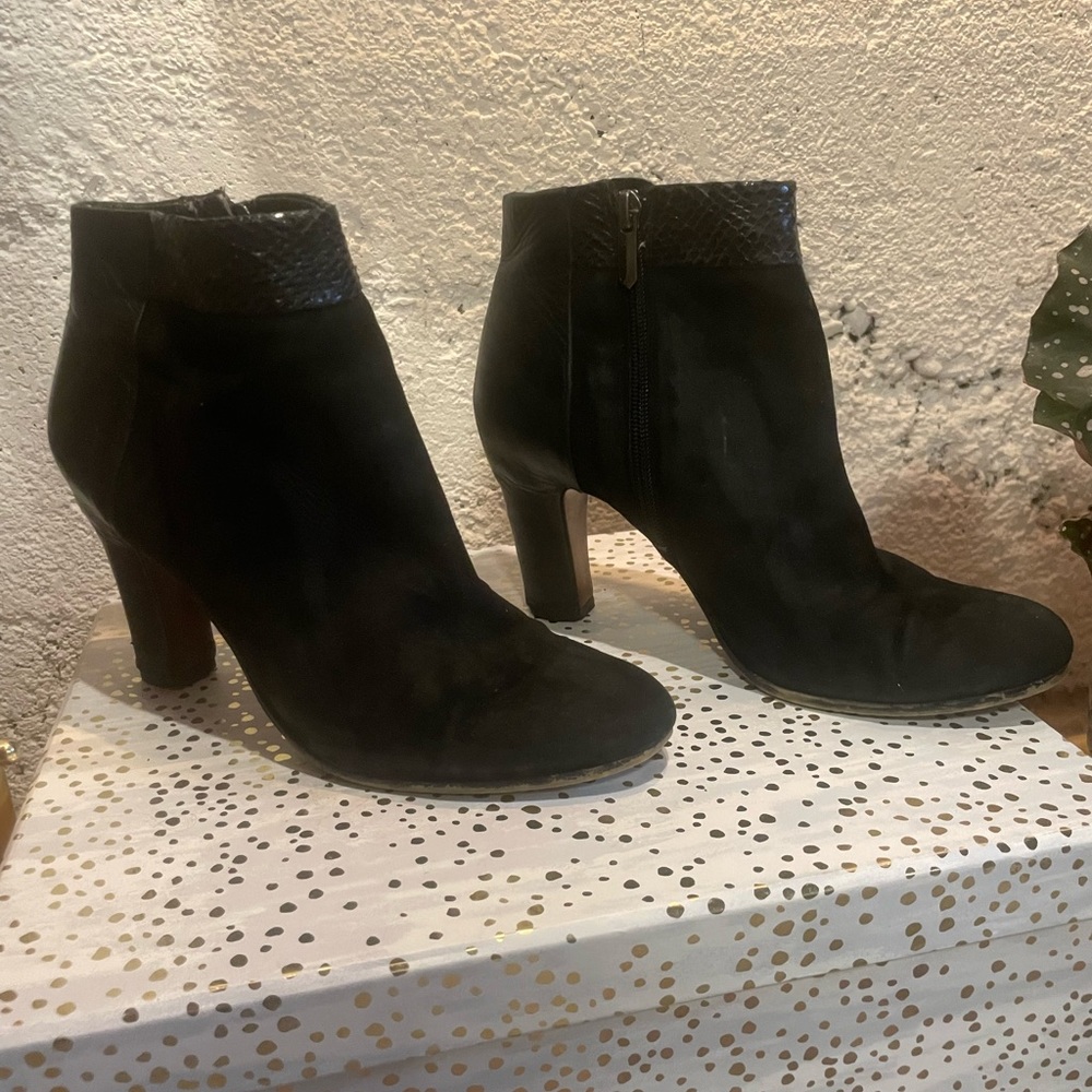 Black suede and leather Sam Edelman ankle boots size 9
